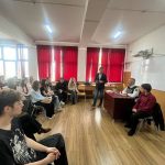 Elevii Liceului Petru Cercel instruiti de politisti pentru a evita inselatoriile online