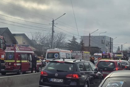 TARTASESTI Coliziune grava intre un tir si un microbuz scolar A fost activat planul rosu de interventie