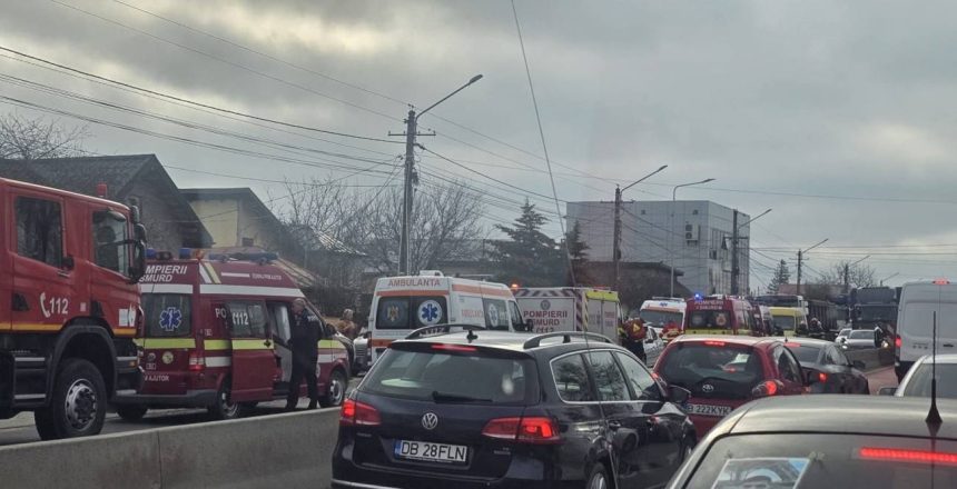TARTASESTI Coliziune grava intre un tir si un microbuz scolar A fost activat planul rosu de interventie