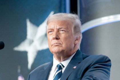 Trump cere Marii Britanii si altor tari sa si procure singure petrolul din Stramtoarea Hormuz