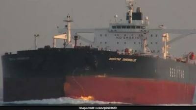 Un petrolier turcesc care transporta petrol rusesc a fost lovit de o drona navala in Marea Neagra