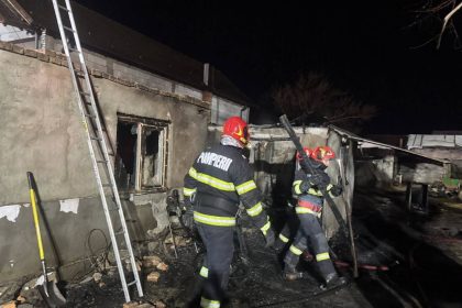 incendiu devastator in aceasta seara la baleni autoritatile fac apel dupa ce o casa a fost distrusa de flacari