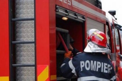 Flacari si fum la un apartament din Targoviste Pompierii au intervenit