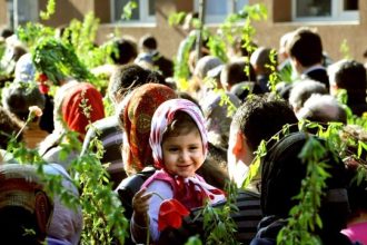 Floriile Sarbatorea care aduce primavara in suflete prin credinta ramuri de salcie si traditii vii