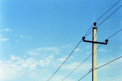 Incep lucrarile de modernizare a retelei electrice in Candestii