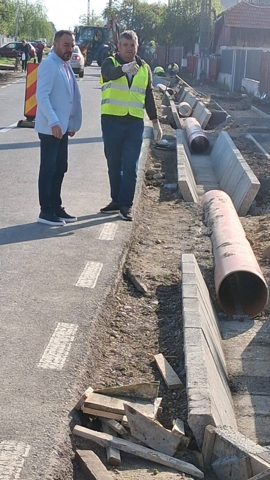 Lucrari in curs pe strada Nucetului din Gura Sutii Primarul Marian Dinu a inspectat progresul investitiei