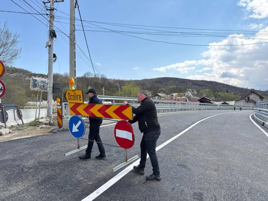 Podul de la Pucioasa redeschis traficului
