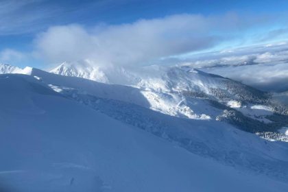 Risc ridicat de avalanse in muntii Bucegi pana vineri seara Avertisment ANM pentru turisti