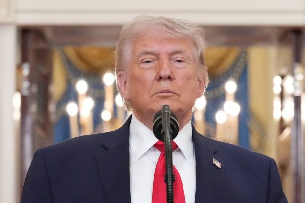 Trump ameninta din nou Iranul Orice iranian care deschide focul asupra noastra sau asupra navelor pasnice va fi ARUNCAT IN IAD