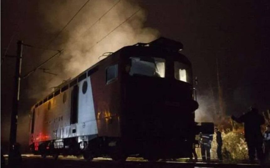 Un automobil a fost lovit de un tren in apropierea statiei Matasaru