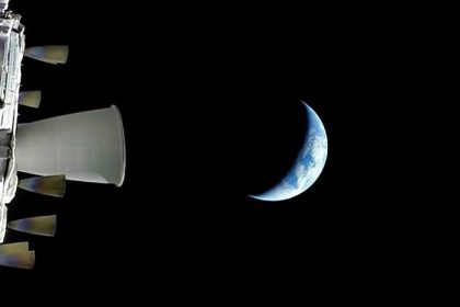 astronautii nasa se intorc pe pamant dupa ce au observat zone ale lunii pe care niciun om nu le a vazut vreodata