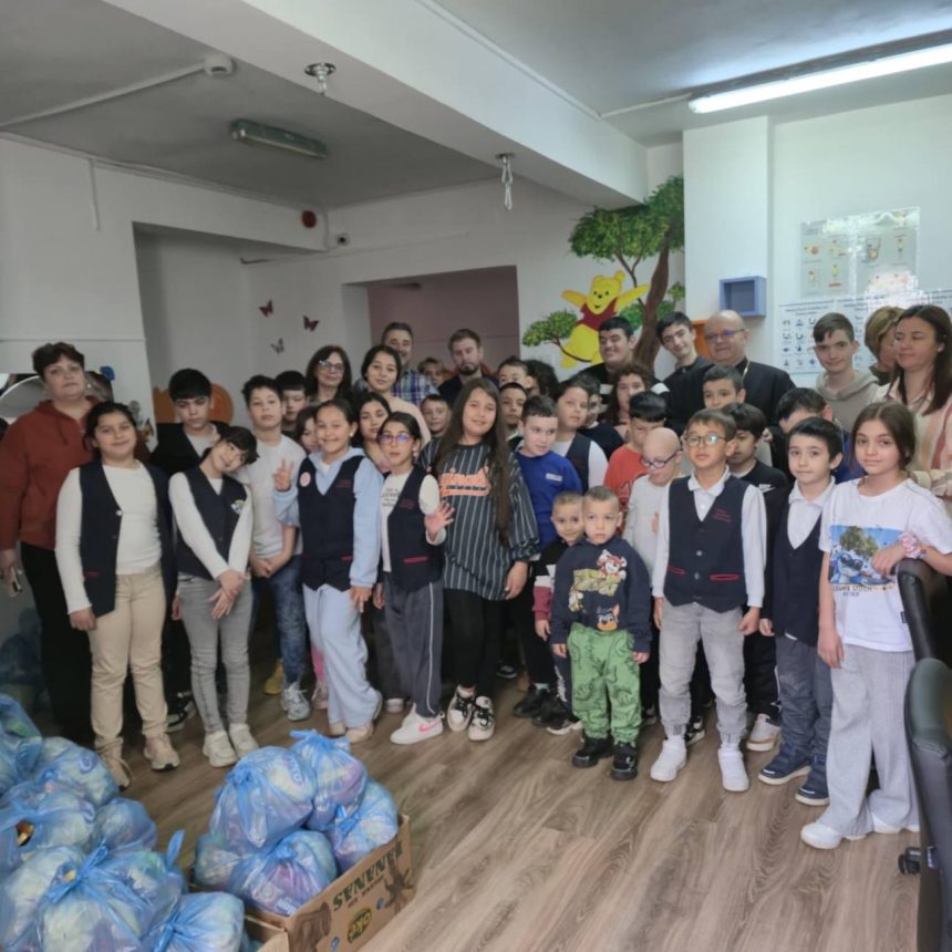copiii din centrele sociale au primit cadouri pascale din partea bisericii
