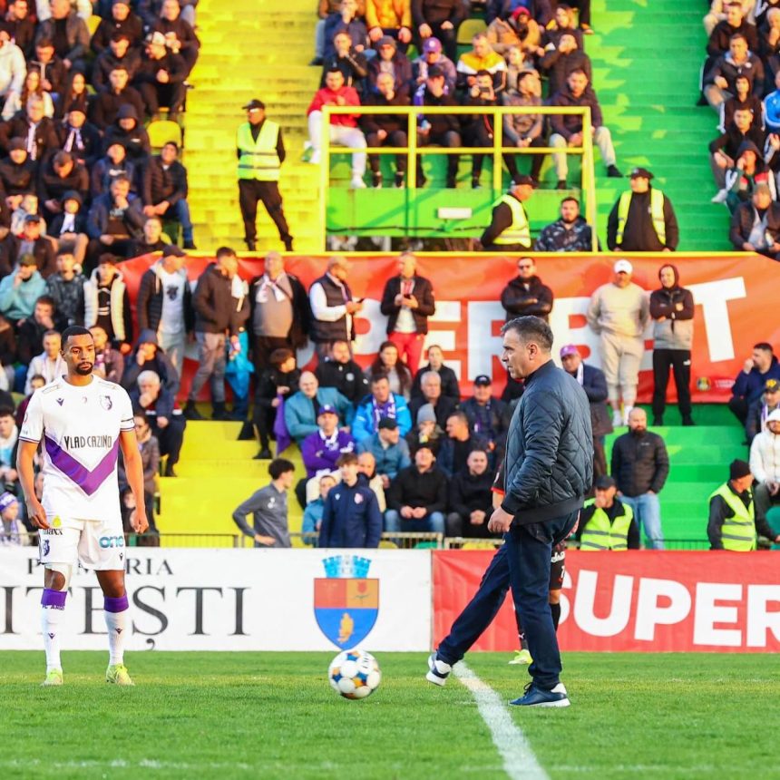 lovitura de start a meciului fc arges dinamo bucuresti a fost data de cristian balasa fost capitan al echipei din pitesti originar din dambovita