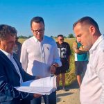 Alimentarea cu energie apa canalizare si transport probleme discutate de locuitorii din Tartaseshti cu reprezentantii Prefecturii Dambovita