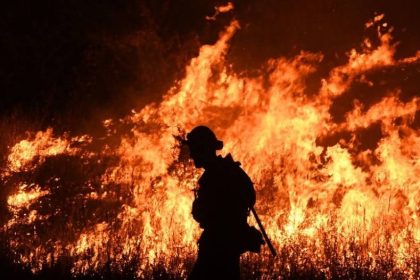 Mii de oameni evacuati in Creta din cauza incendiilor de vegetaie