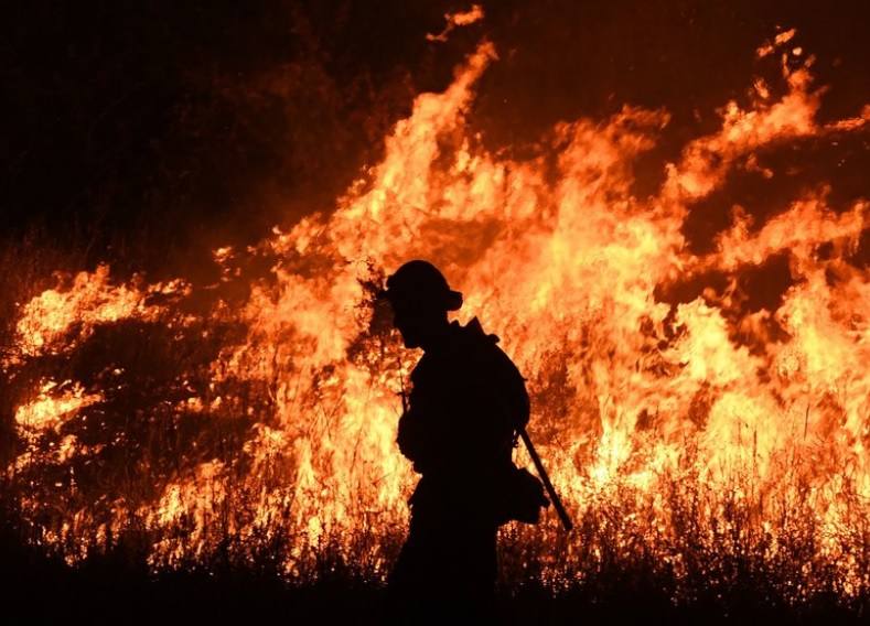 Mii de oameni evacuati in Creta din cauza incendiilor de vegetaie