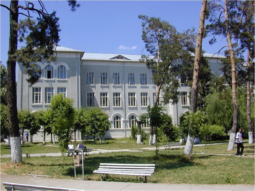 Parcul de la Liceul Voievodul Mircea va fi deschis pentru utilizarea targovistenilor dupa modernizare