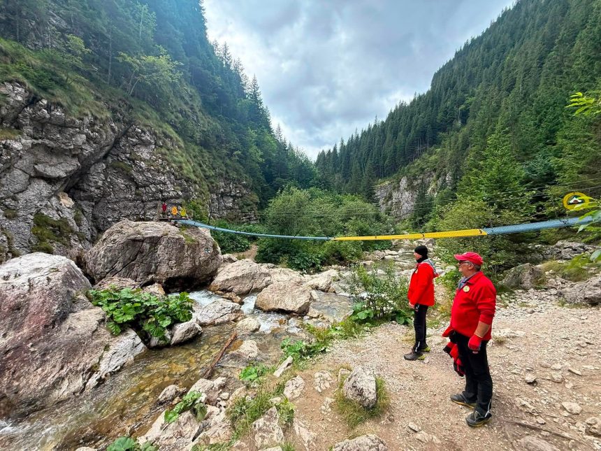Accesul la Lacul Scropoasa si Cascada 7 Izvoare a fost reluat Podul din zona Zanoaga a fost reparat