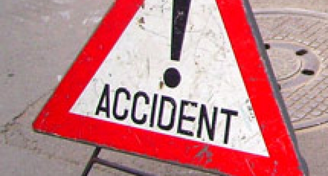 Accident pe A1 in apropierea localitatii Uliestii Un autocamion a lovit un picior de pod iar incarcatura s a imprastiat pe drum