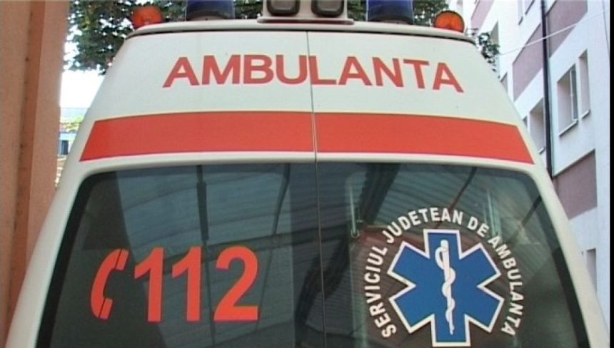 Ambulanta atacata cu bate si topoare la Cluj dupa ce un clip pe TikTok a promovat ideea ca exista ambulante care rapesc copii