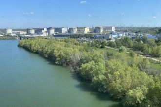 Autoritatile construiesc un dig pe Dunare pentru a redirectiona apa necesara rairirii reactoarelor de la Centrala Nucleara Cernavoda