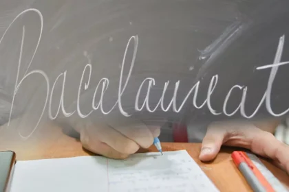 Bacalaureat 2026 sesiunea de toamna Peste 840 de candidati din Dambovita participa astazi la proba obligatorie a profilului