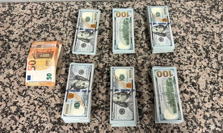 Bani nedeclarati la iesirea din tara descoperiti de politistii de frontiera la Aeroportul Henri Coanda
