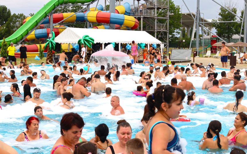 Complexul Turistic de Natatie Targoviste sarbatoreste 10 ani Un decenie de sport relaxare si momente impartasite