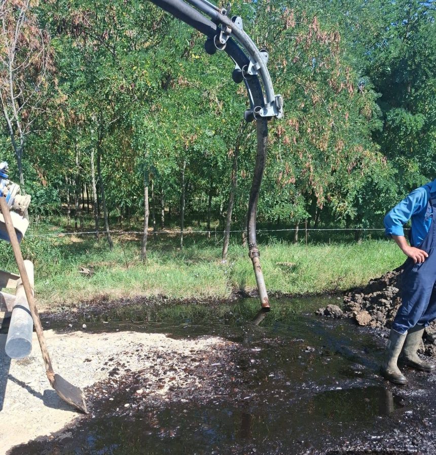 Conducta sparta la un parc petrolier din Dambovita Aproximativ 300 de litri de titei sau varsat pe sol