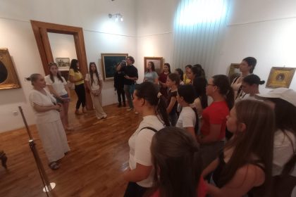 Elevii din raionul Ialoveni in vizita la muzee in Targoviste