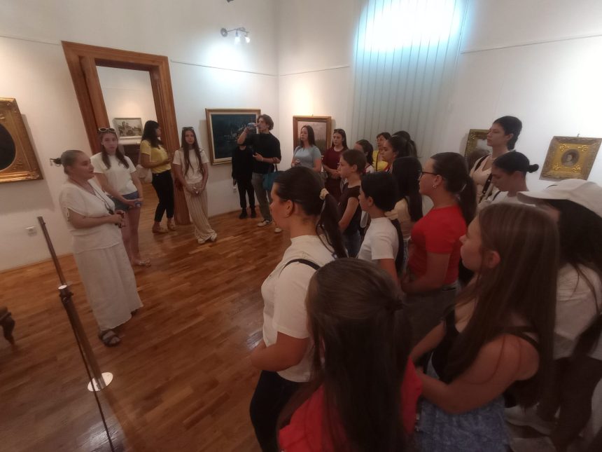 Elevii din raionul Ialoveni in vizita la muzee in Targoviste
