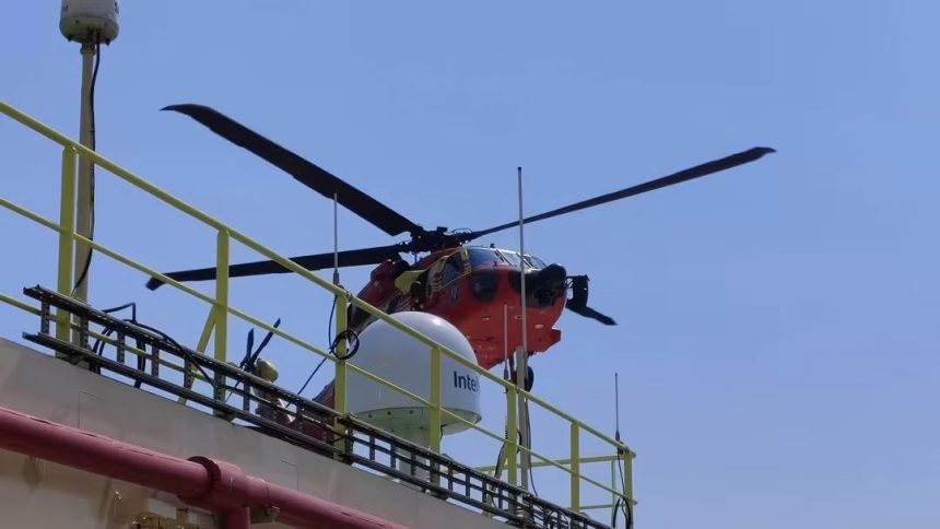 Elicopterul Black Hawk a efectuat prima misiune de evacuare medicala din mare