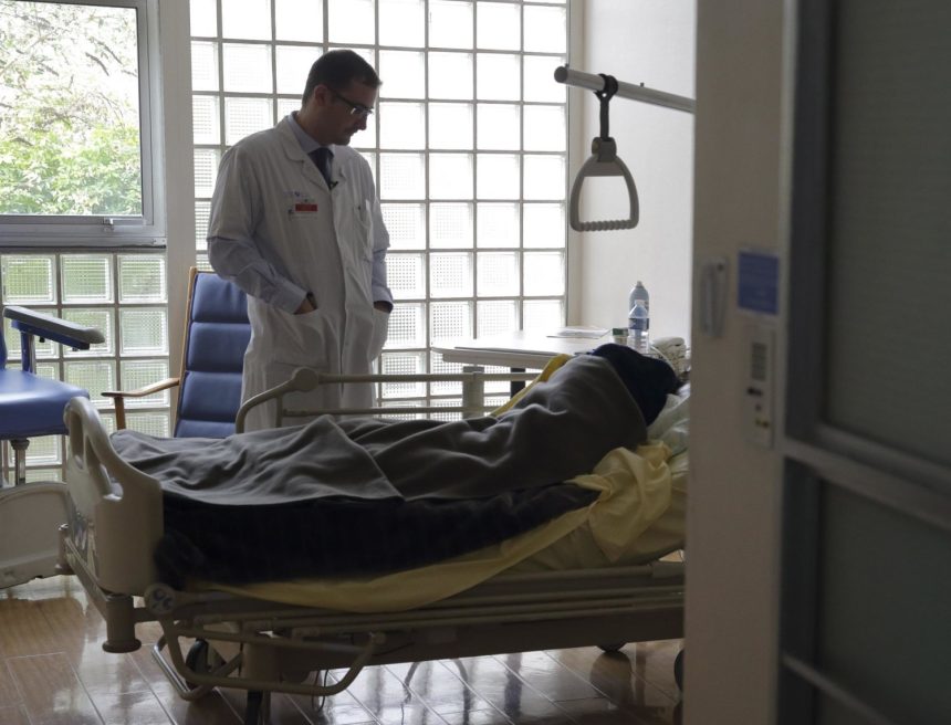 Franta a adoptat legea care ofera adultilor bolnavi incurabili dreptul la moarte asistata