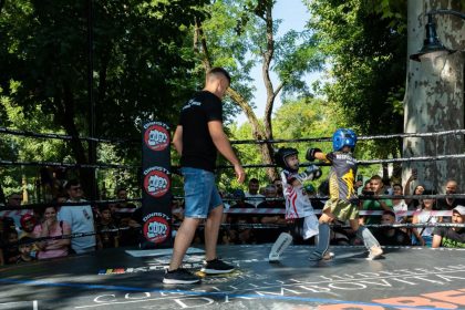 Getiul un loc de ntlnire pentru o srbtoare a kickboxingului Aproximativ 300 de copii i tineri s au adunat n Parcul Central