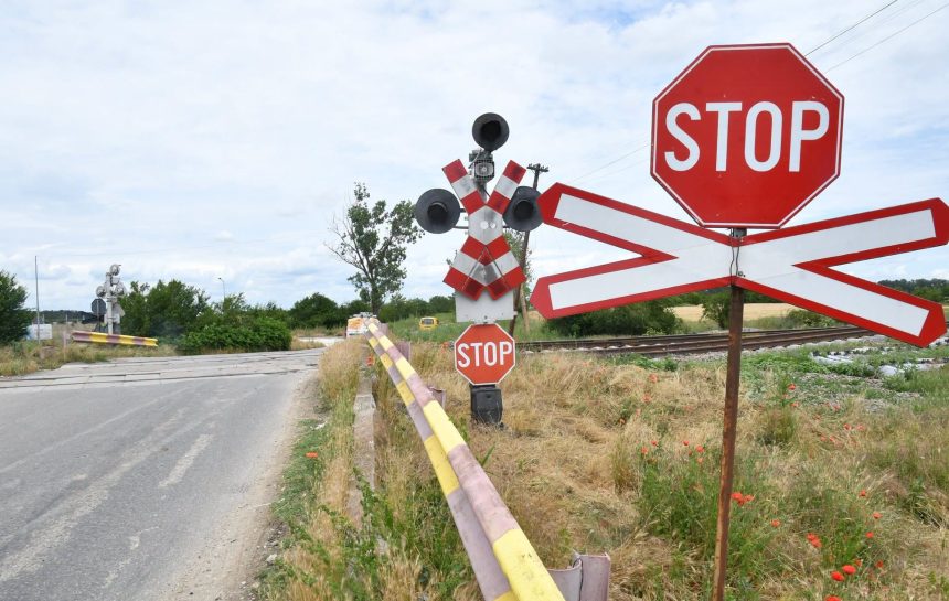 Inchiderea temporara a trecerii la nivel cu calea ferata din zona Merii Soferii sunt redirectionati pe rute alternative