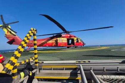 Interventie aeriana pentru salvarea unei persoane de pe o nava in Marea Neagra