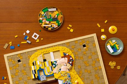 LEGO lanseaza un nou set din seria Lego Art inspirat de capodopera lui Gustav Klimt Sarutul