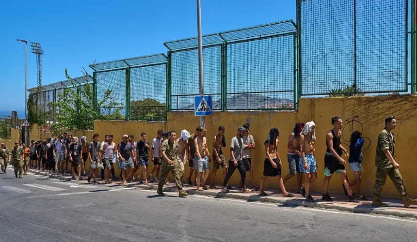 Marocul a retinut zeci de migranti care incercau sa ajunga in Ceuta Spania