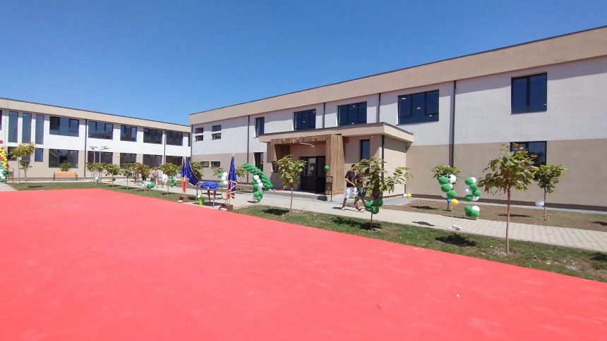 Noua scoala inaugurata la Cojasca Aproape 700 de elevi vor incepe anul scolar in conditii modrene