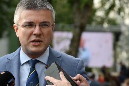 PSD Dambovita il acuza pe ministrul Economiei de propaganda in timpul vizitei sale in judet in conditiile in care uzinele din domeniul apararii nu au comenzi si investitii