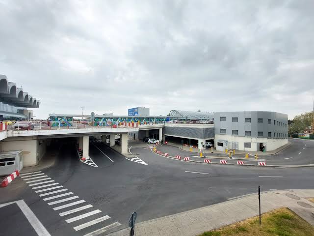 Parcarea Sosiri a Aeroportului Henri Coanda va fi complet inchisa in urmatoarele luni pentru lucrari de modernizare si consolidare