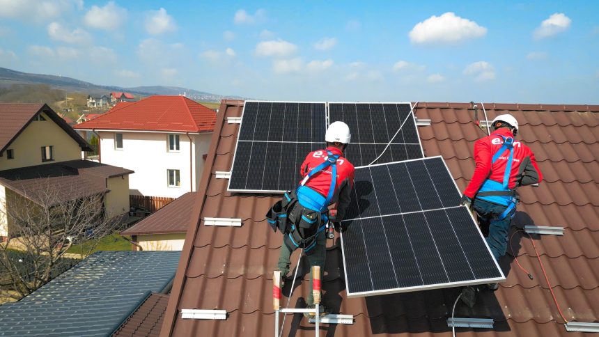 Piata fotovoltaicelor intra intr o noua faza 9 din 10 sisteme instalate de EON sunt dotate cu baterii de stocare