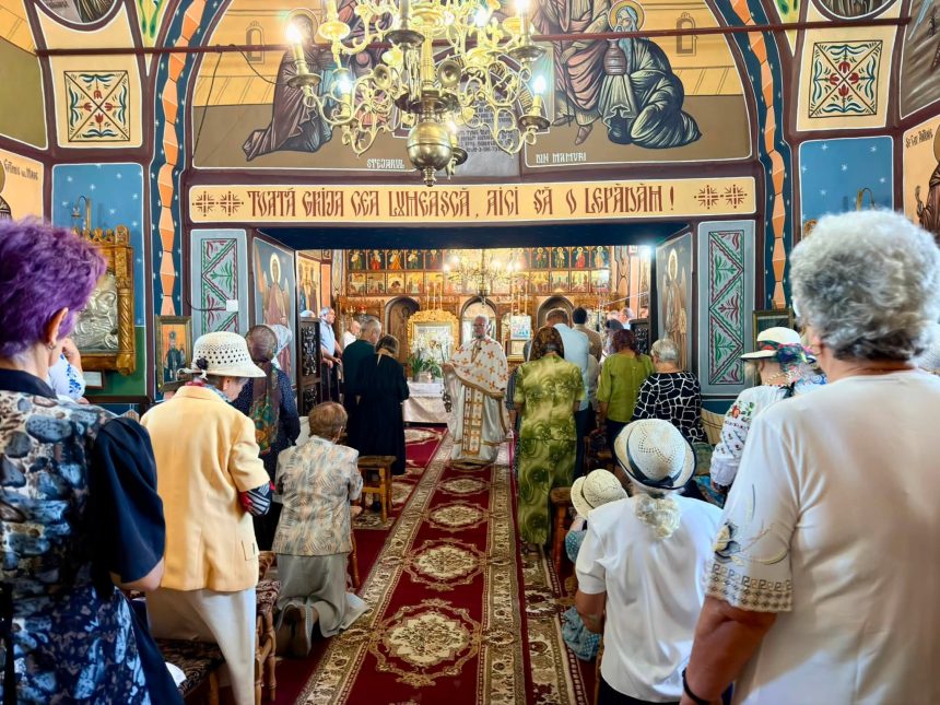 Primarul comunei Aninoasa impreuna cu enoriasii la hramul bisericii din Sateni
