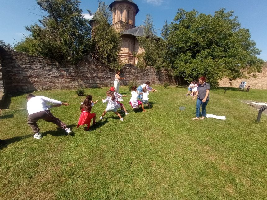 Programul Vacanta la muzeu s a finalizat la Targoviste dupa doua saptamani de istorie creativitate si distractie