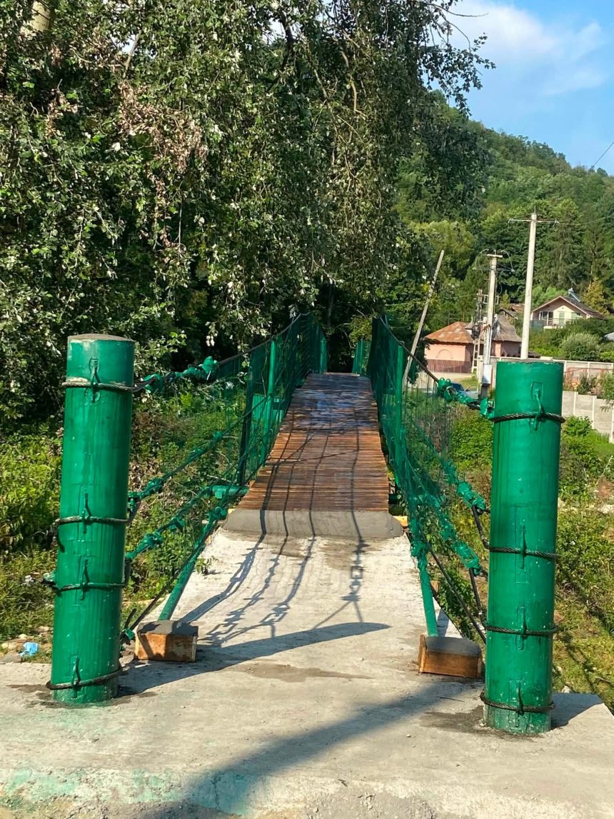 Puntea pietonala dintre Iedera de Jos si Ciocoiestii a fost redeschisa dupa finalizarea lucrarilor de reabilitare