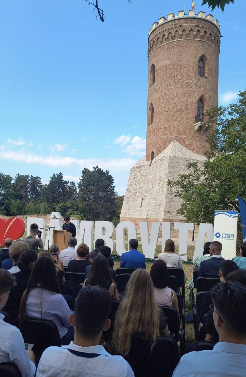 Vocea elevilor din intreaga tara auzita la Targoviste Dialog despre provocarile si necesitatile tinerei generatii