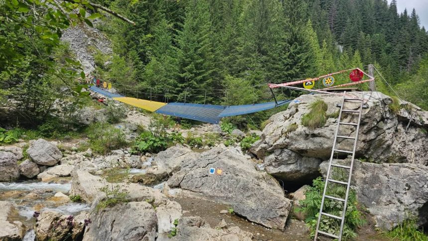 acces interzis spre lacul scropoasa si cascada 7 izvoare salvamont dambovita indeamna turistii sa fie atenti