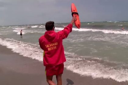 adolescent de 17 ani gasit mort in mare la olimp o alta persoana este in curs de cautare