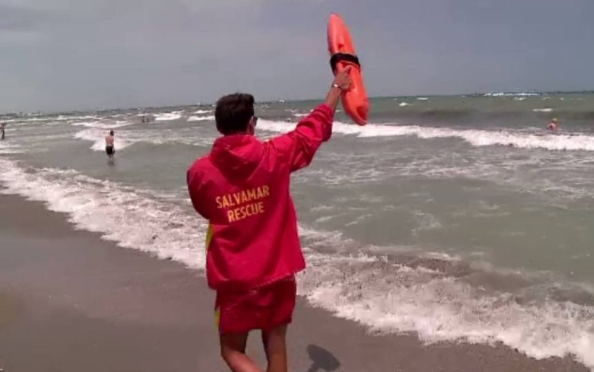 adolescent de 17 ani gasit mort in mare la olimp o alta persoana este in curs de cautare