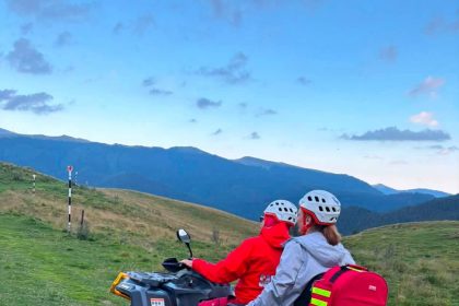 de ziua natinala a salvamont salvatorii montani din dambovita au intervenit pentru salvarea a doi turisti accidentati in bucegi